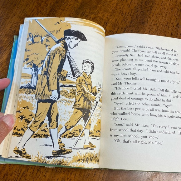 Sam Houston Boy Chieftain hardback and paperback Red Dog. - Picture 11 of 14
